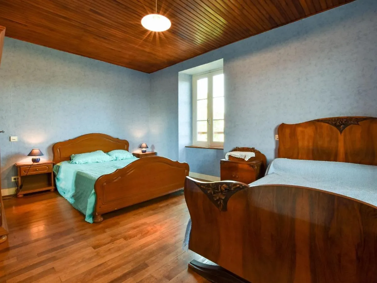 Comfortable Holiday Home With Garden Cassaniouze