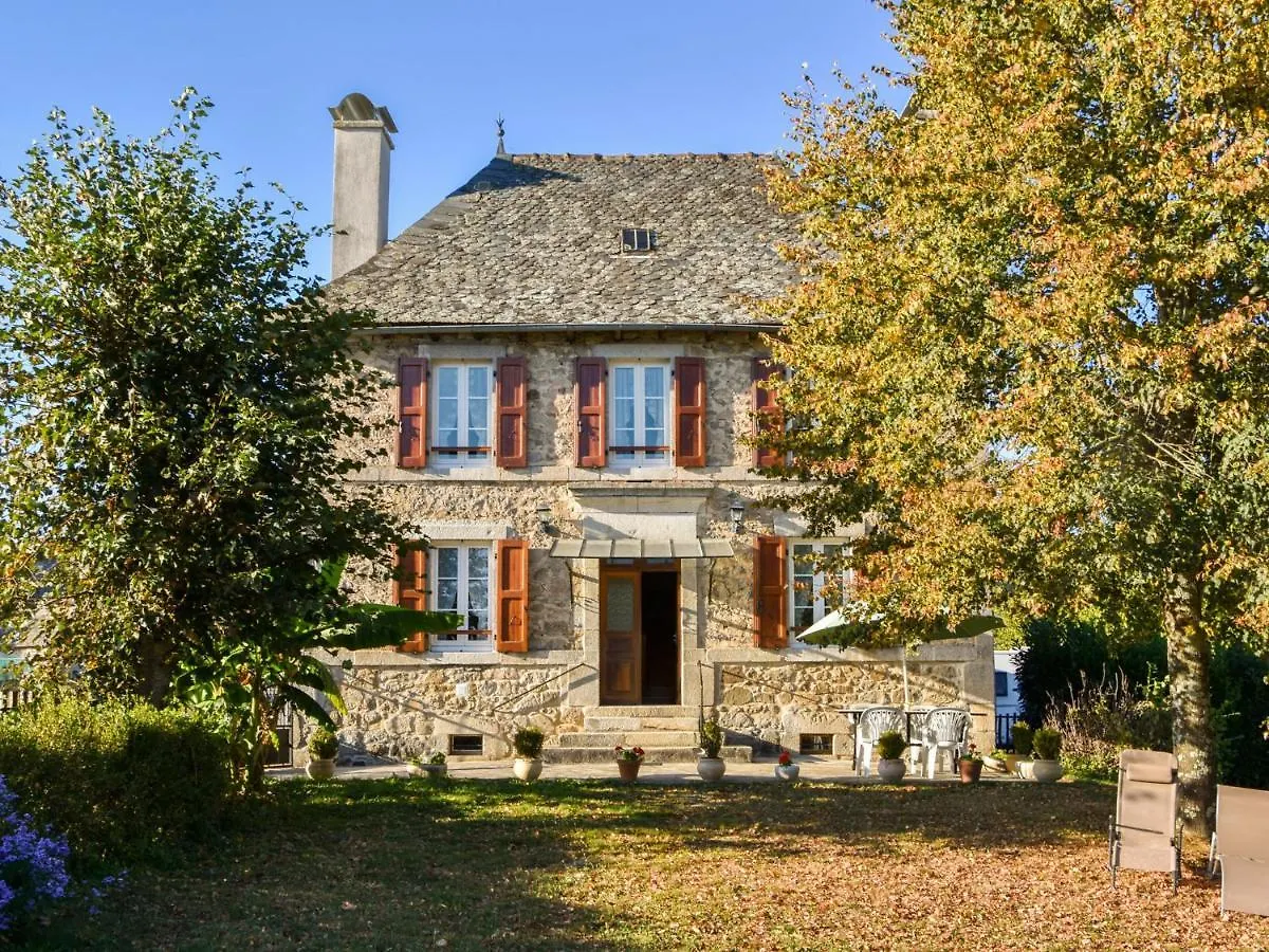 Comfortable Holiday Home With Garden Cassaniouze