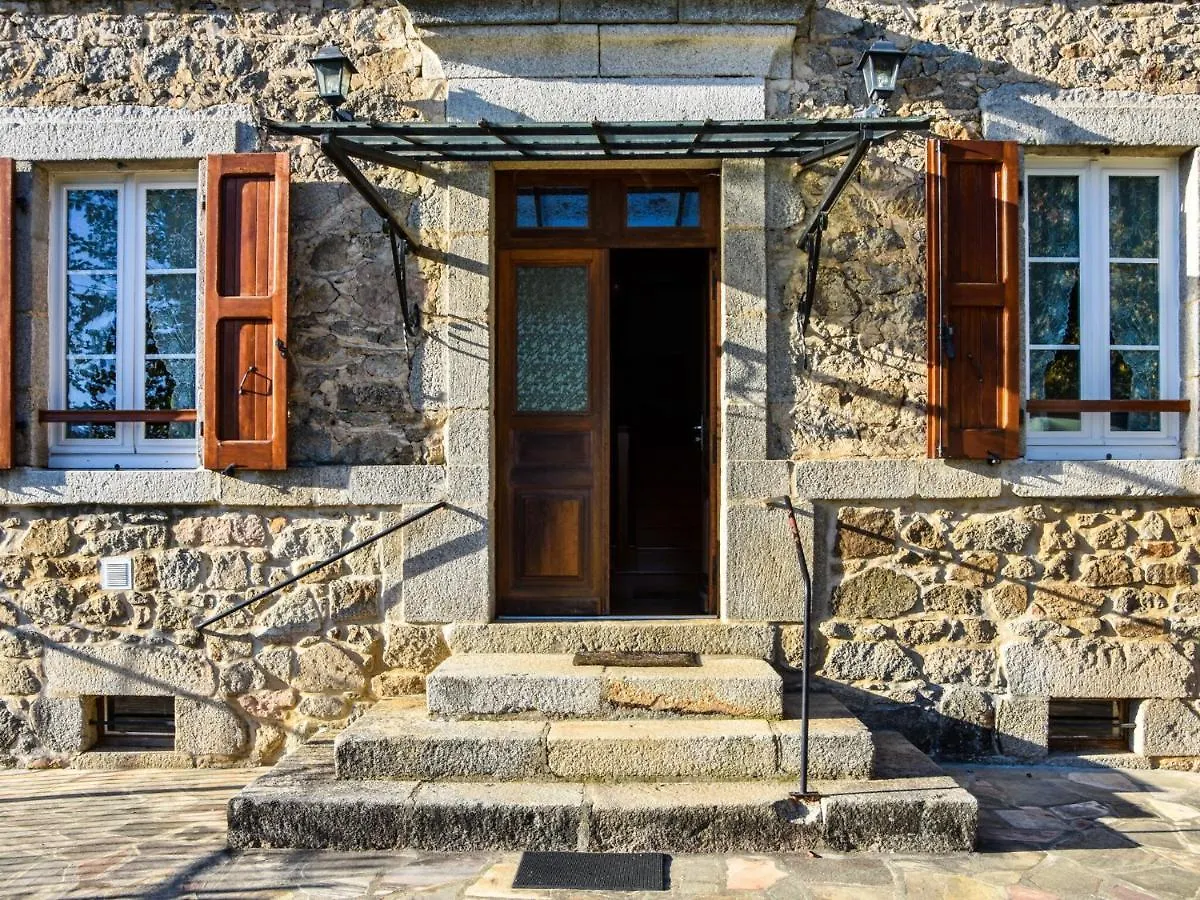Comfortable Holiday Home With Garden contacts
